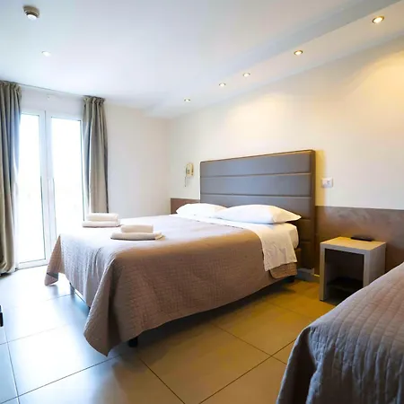 圣埃琳娜酒店 3*