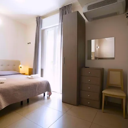 圣埃琳娜酒店 3*